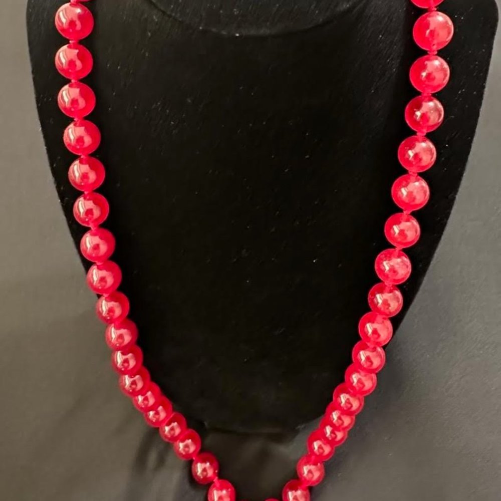 The Loop - Red Chalcedony Bead Necklace - Picture 4 of 4